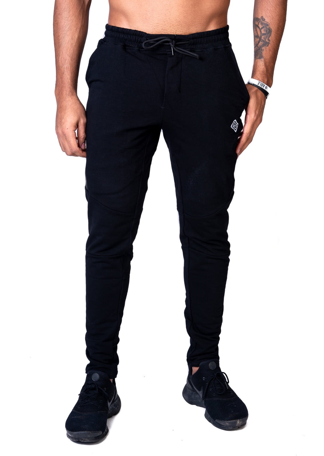 SIGNATURE JOGGERS / BLACK